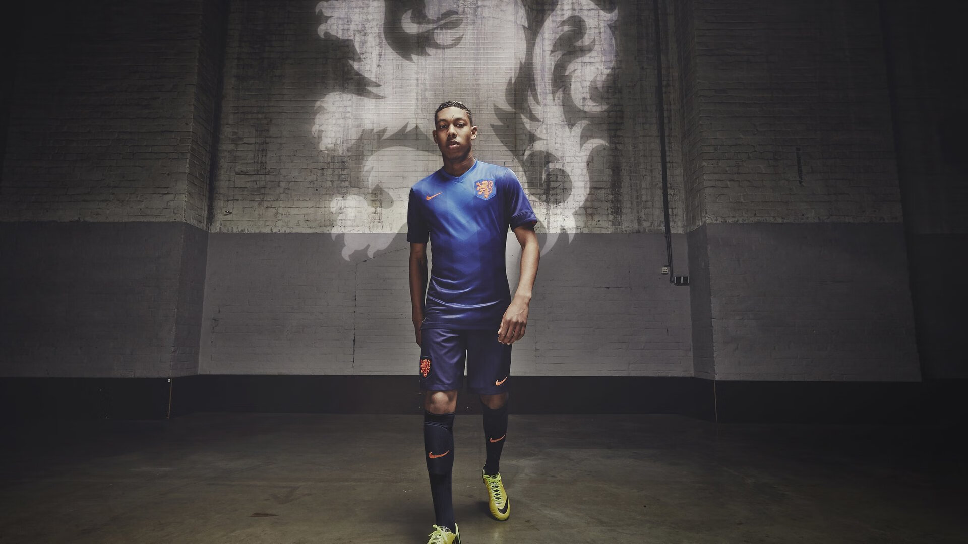 天才新星上演帽子戏法,助球队豪取三连胜